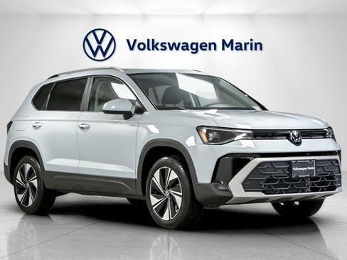 New 2026 Volkswagen Taos SE image 7