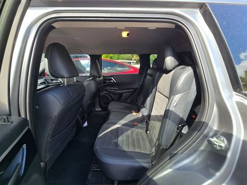 Used 2024 Mitsubishi Outlander SE image 8