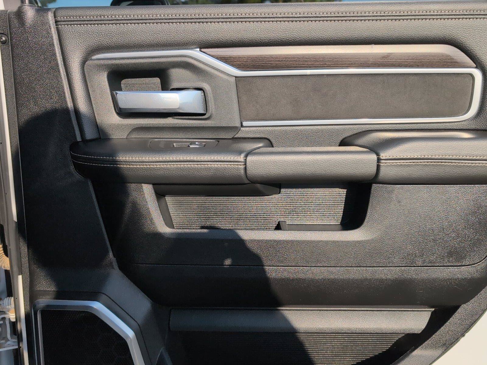 Used 2025 RAM 2500 Laramie AWD/4WD image 38
