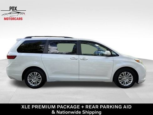 Used 2017 Toyota Sienna XLE Premium FWD image 9