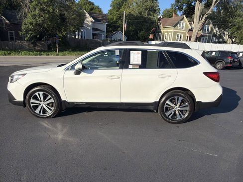 Used 2018 Subaru Outback 2.5i Limited AWD/4WD image 2