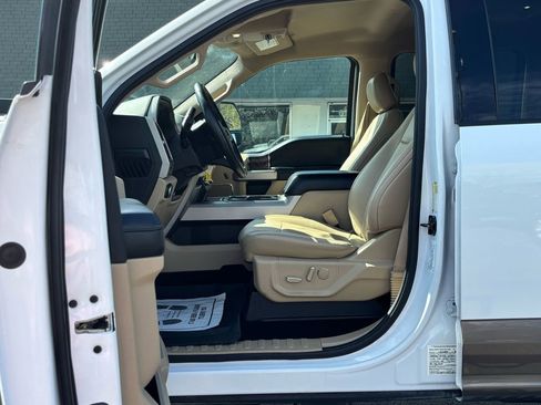 Used 2019 Ford F250 Lariat w/ Chrome Package image 17