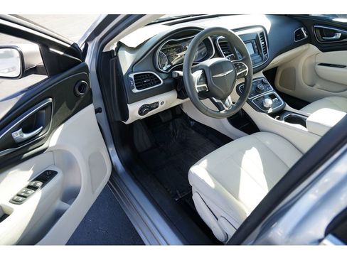 Used 2016 Chrysler 200 Limited image 13
