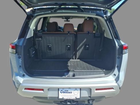 Certified 2025 Nissan Pathfinder Platinum w/ Cargo Package AWD/4WD image 10