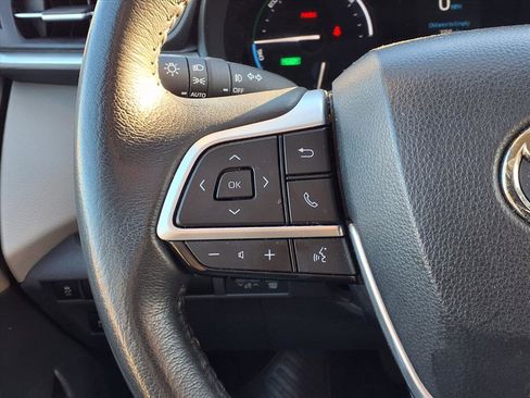 Certified 2024 Toyota Sienna XLE image 18