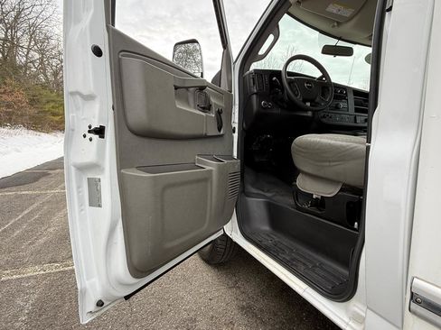 Used 2019 GMC Savana 3500 w/ Driver Convenience Package image 12