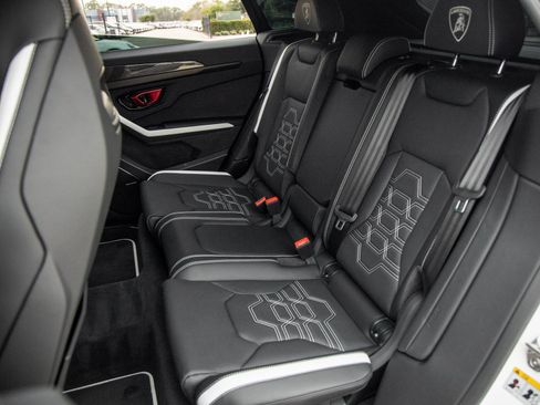 Used 2025 Lamborghini Urus SE image 37