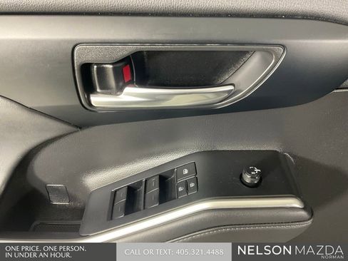 Used 2022 Toyota Highlander XSE FWD image 18