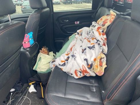 Used 2020 Nissan Titan PRO-4X w/ Pro-4x Convenience Package image 12