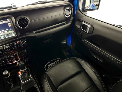 Used 2023 Jeep Wrangler Unlimited Sahara w/ Dual Top Group AWD/4WD image 31