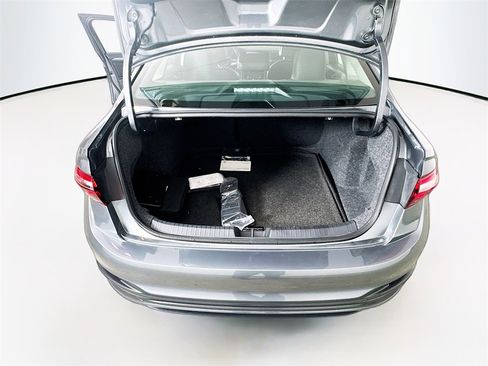 Used 2024 Volkswagen Jetta SE image 25