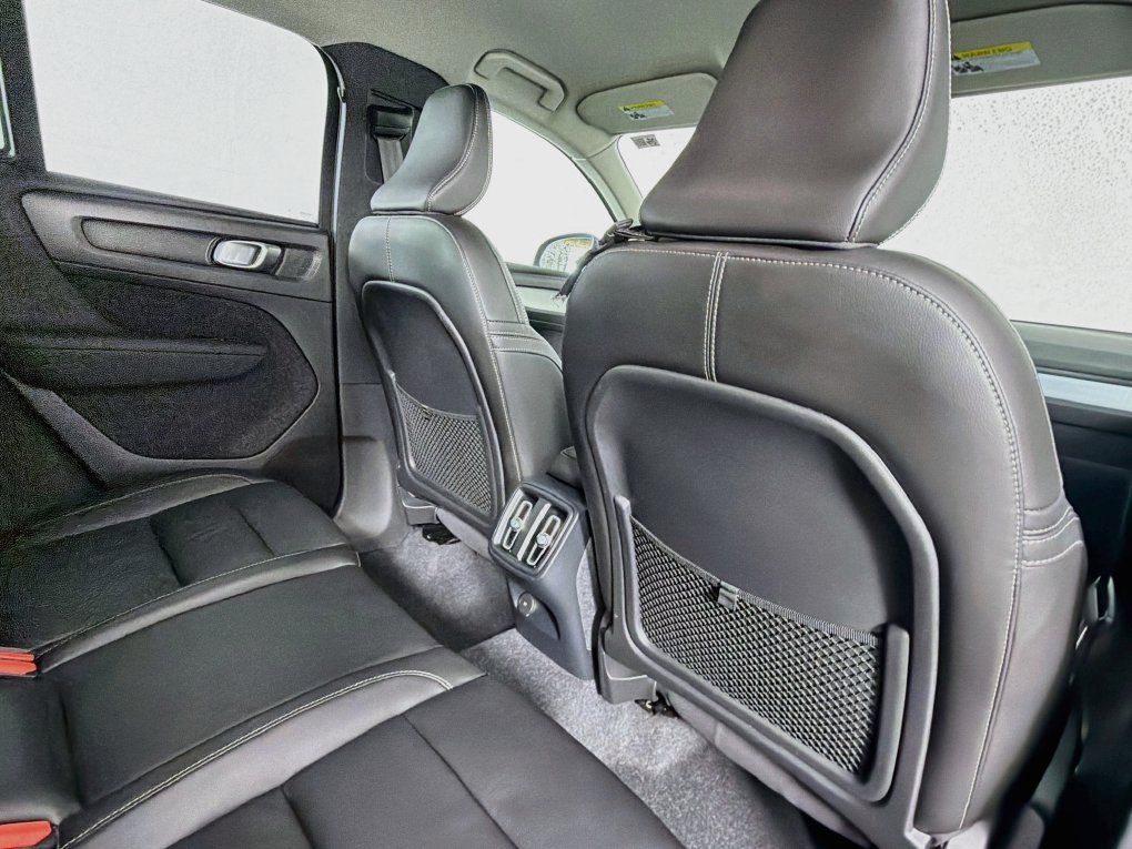 Used 2022 Volvo XC40 T5 Momentum w/ Premium Package AWD/4WD image 26