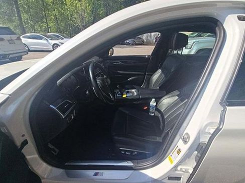 Used 2016 BMW 750i image 7