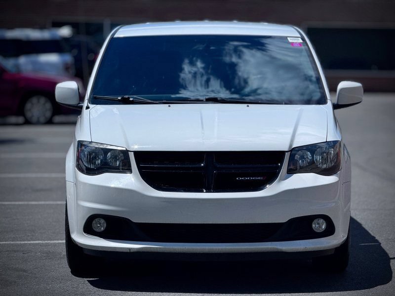Used 2017 Dodge Grand Caravan SXT w/ Blacktop Package FWD image 2