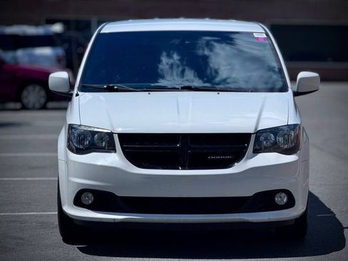 Used 2017 Dodge Grand Caravan SXT w/ Blacktop Package FWD image 2