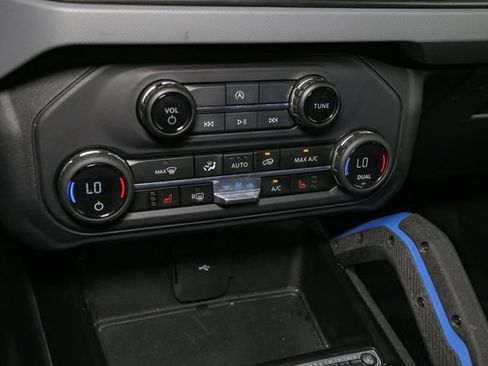 Used 2023 Ford Bronco Black Diamond w/ Sasquatch Package AWD/4WD image 26