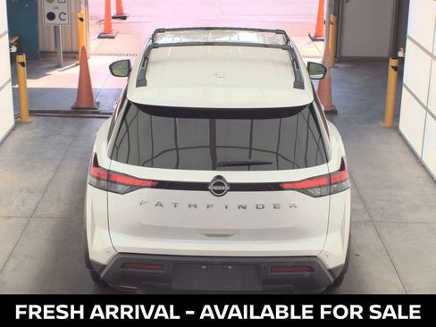 Used 2025 Nissan Pathfinder SV FWD image 5