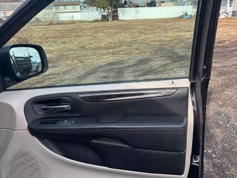 Used 2013 Dodge Grand Caravan SE image 25