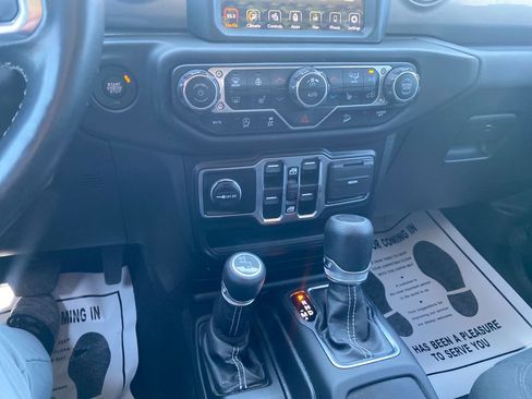 Used 2021 Jeep Wrangler Unlimited Sahara w/ Uconnect 4C Nav & Sound Group image 17