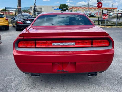 Used 2012 Dodge Challenger R/T image 5