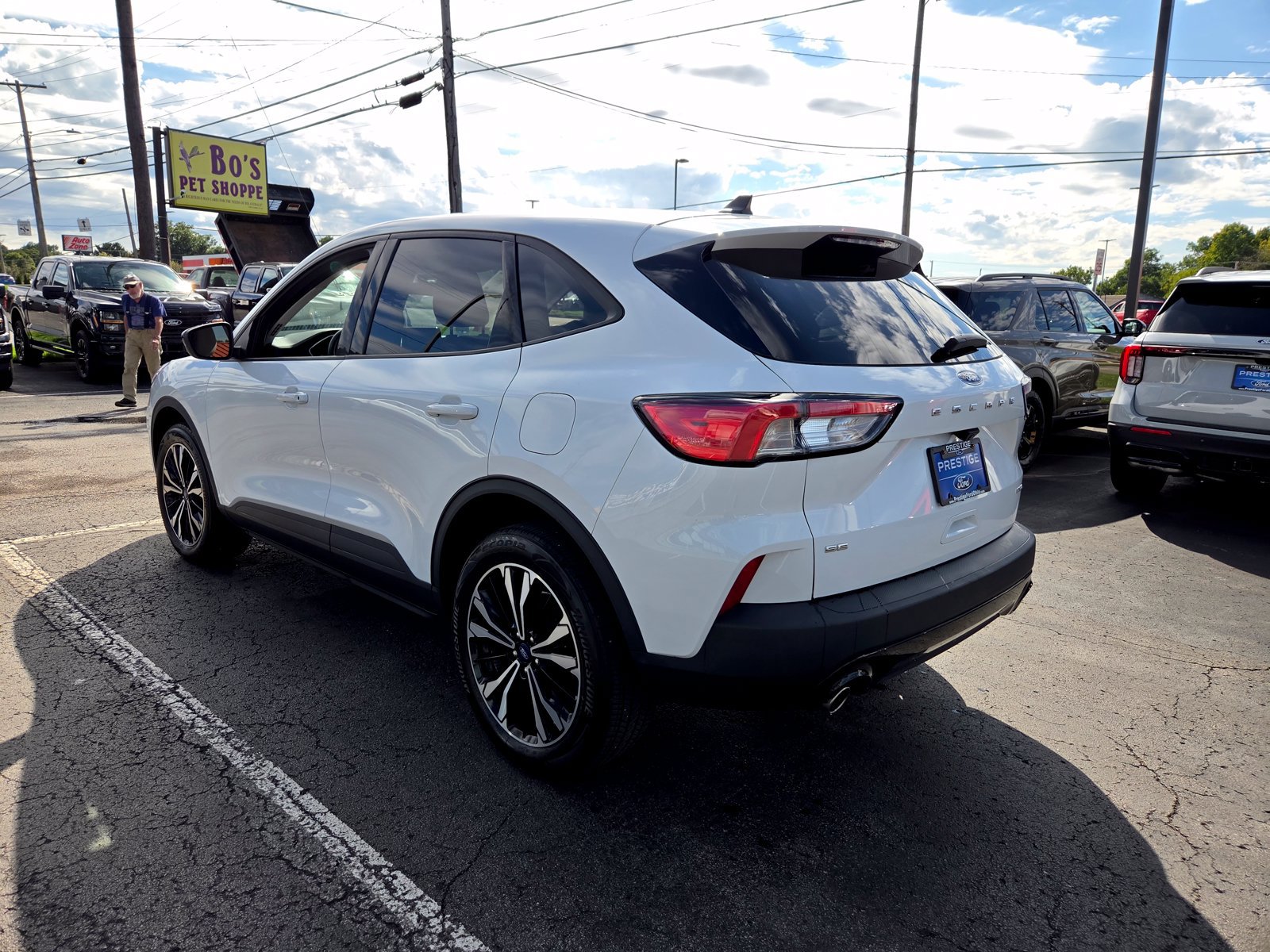 Used 2022 Ford Escape SE w/ SE Sport Appearance Package AWD/4WD image 6