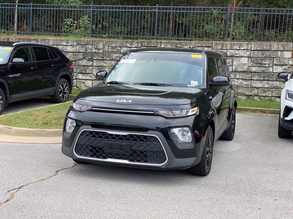 Used 2022 Kia Soul LX w/ Technology Package FWD image 3