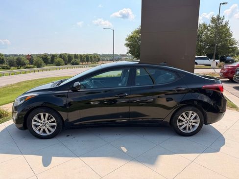 Used 2014 Hyundai Elantra SE w/ Option Group 02 FWD image 5