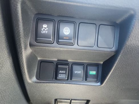 Used 2020 Nissan Rogue Sport SV image 33