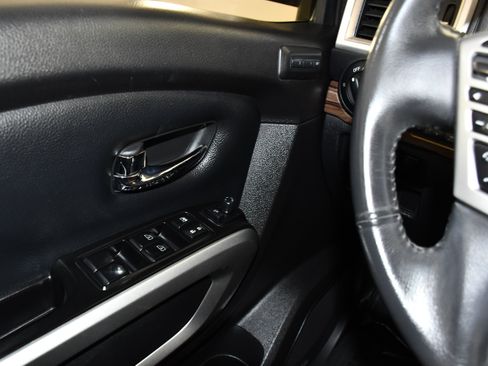 Used 2017 Nissan Titan SL AWD/4WD image 37