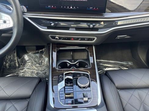 Used 2024 BMW X7 xDrive40i AWD/4WD image 17