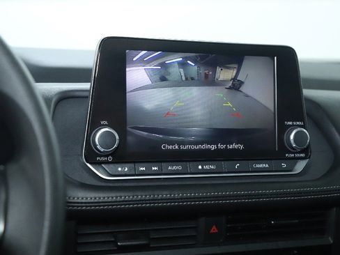 Used 2024 Nissan Rogue S image 29