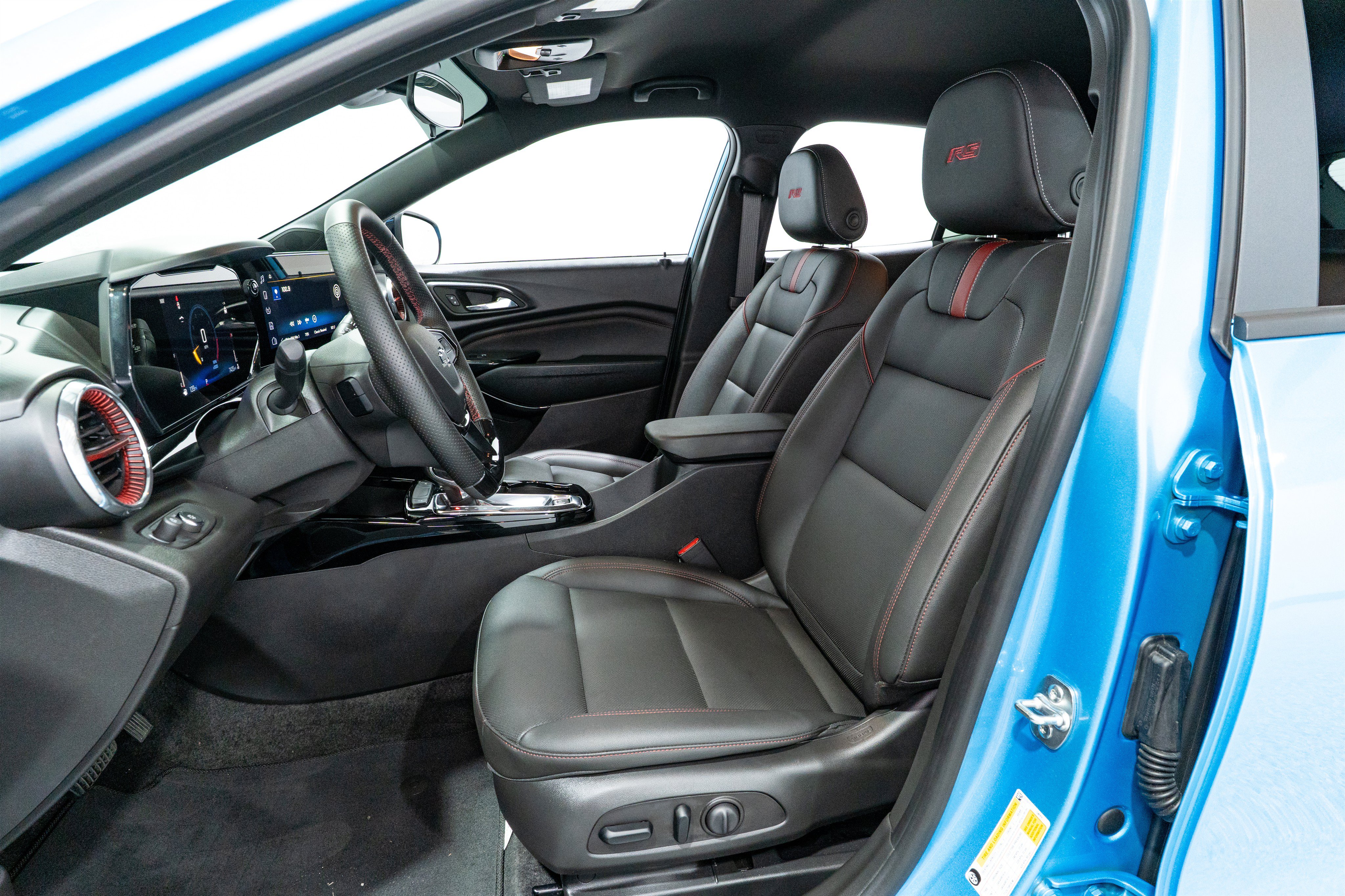 Used 2025 Chevrolet Trax RS w/ Driver Confidence Package FWD image 15