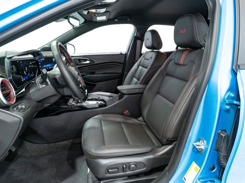 Used 2025 Chevrolet Trax RS FWD image 15