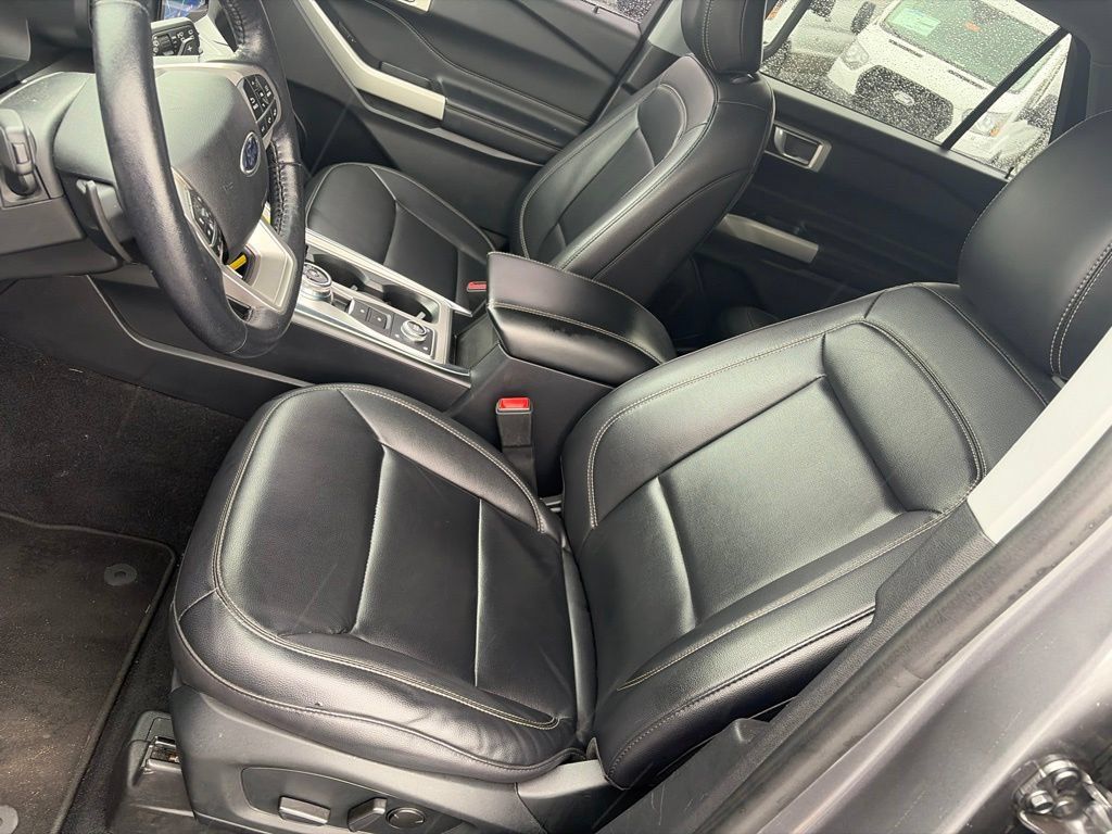 Used 2021 Ford Explorer XLT w/ Equipment Group 202A AWD/4WD image 9