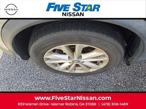 Used 2019 Nissan Rogue Sport SV w/ Technology Package FWD image 4