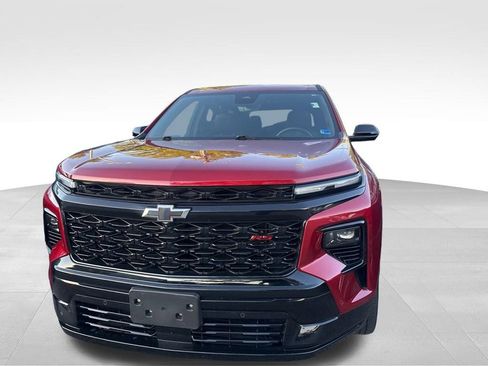 Used 2024 Chevrolet Traverse RS FWD image 3