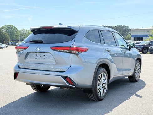 Used 2022 Toyota Highlander Platinum AWD/4WD image 9