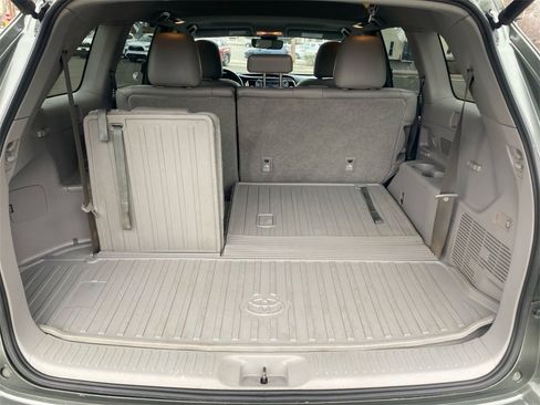 Used 2019 Toyota Highlander XLE image 30