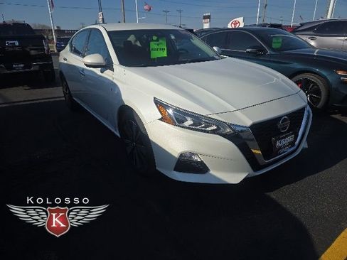 Used 2022 Nissan Altima 2.5 SV image 1