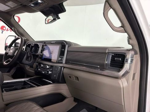 Certified 2026 Ford F450 Platinum w/ Platinum Plus Package AWD/4WD image 17