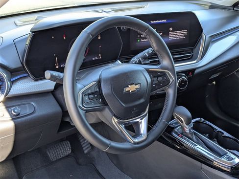 Used 2025 Chevrolet Trax LT w/ LT Convenience Package image 15