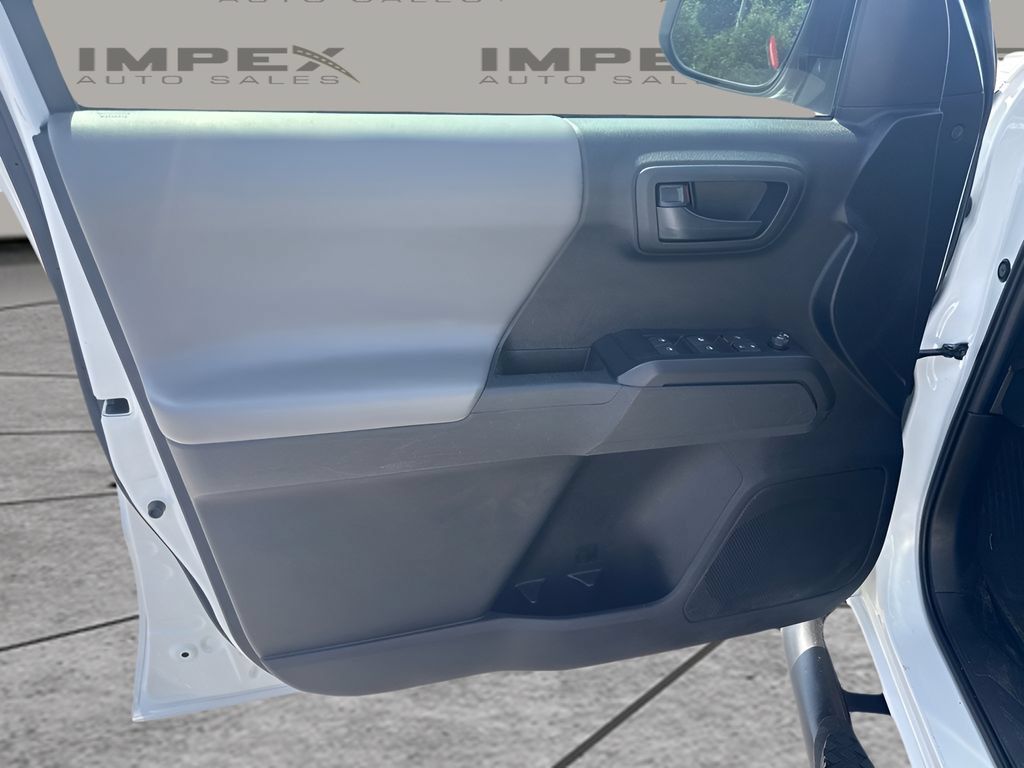 Used 2022 Toyota Tacoma SR AWD/4WD image 18