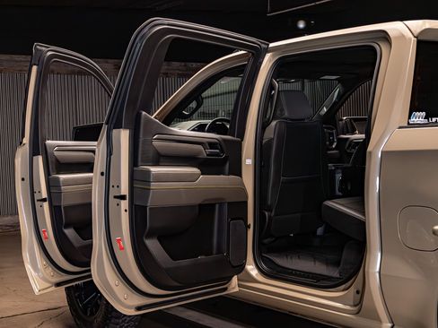 Used 2023 Chevrolet Silverado 1500 ZR2 w/ Technology Package AWD/4WD image 32