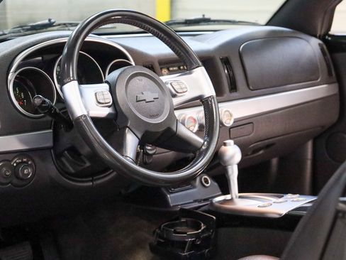 Used 2003 Chevrolet SSR w/ Preferred Equipment Group RWD image 13