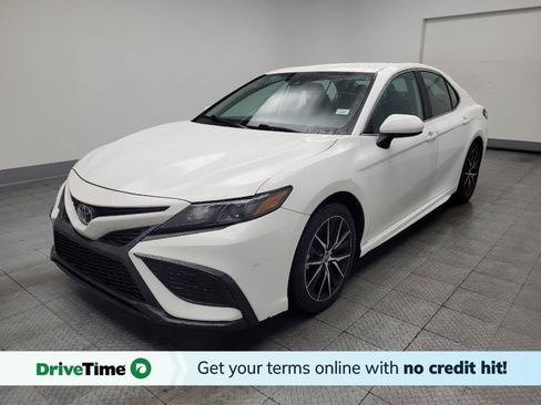 Used 2021 Toyota Camry SE FWD image 1