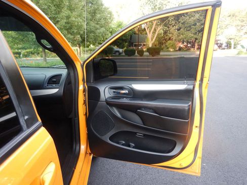 Used 2020 Dodge Grand Caravan GT image 18