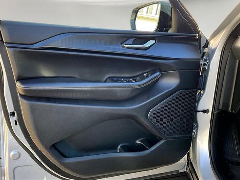 Used 2023 Jeep Grand Cherokee Altitude image 22