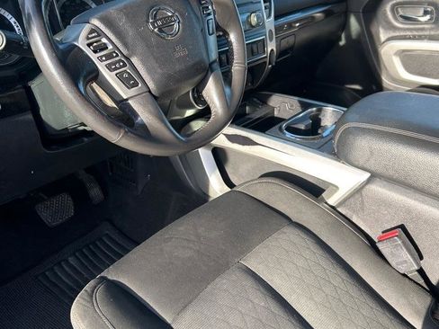 Used 2017 Nissan Titan SV image 12