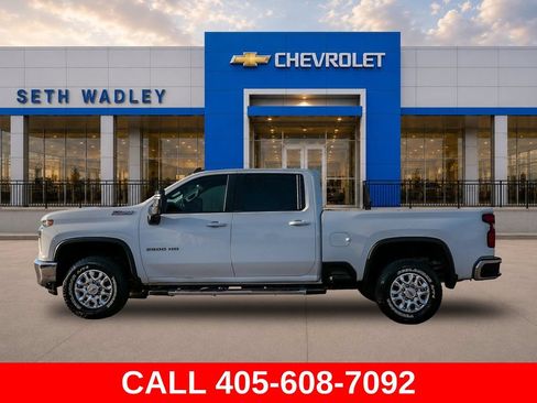 Used 2023 Chevrolet Silverado 2500 LT w/ Convenience Package AWD/4WD image 4