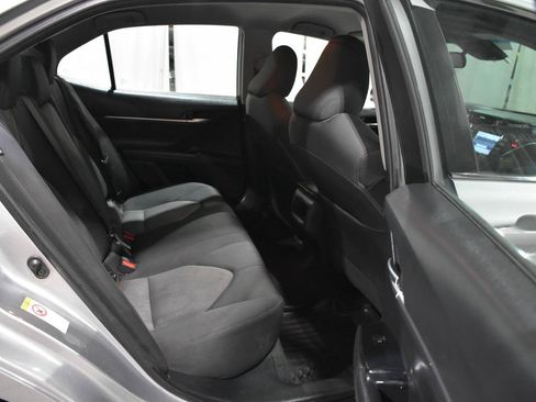 Used 2018 Toyota Camry LE FWD image 39